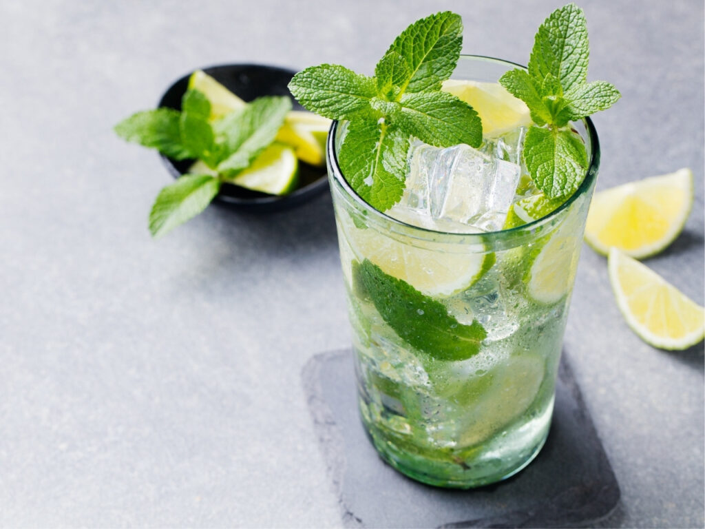 Refreshing Nojito mocktail in a highball glass with mint, lime and ice—an alcohol-free drink to support brain clarity and hormone balance in perimenopause.